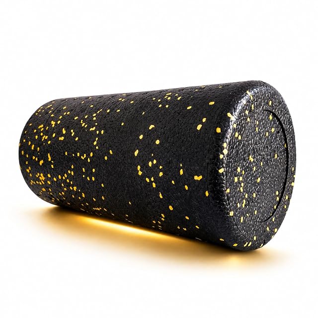 Foam roller Yosana nero screziato di giallo, in piedi con la linea di giunzione della faccia chiusa in vista