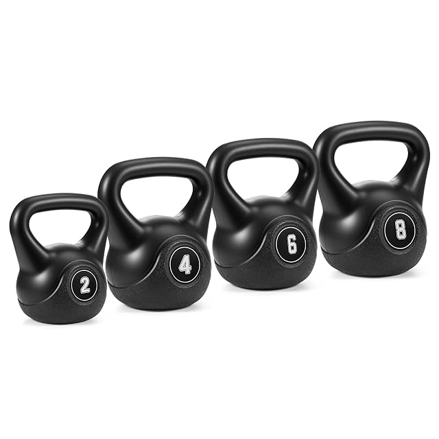 Quattro kettlebell ARATERVIO in HDPE nero in fila, con 2, 4, 6 e 8 segnati su dischi bianchi