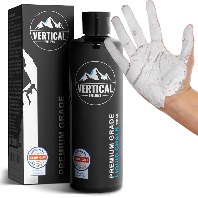Flacone e scatola VERTICAL FELLOWS neri da 250 ml, entrambi con un sigillo DERMATEST SEHR GUT 2023, accanto una mano con la magnesite