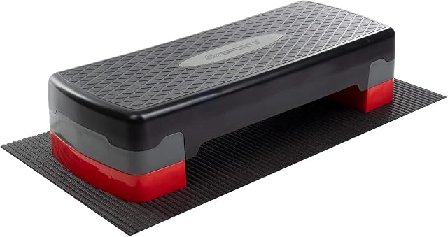 Tavola da step aerobico ScSPORTS con superficie zigrinata e un tappetino di protezione per il pavimento