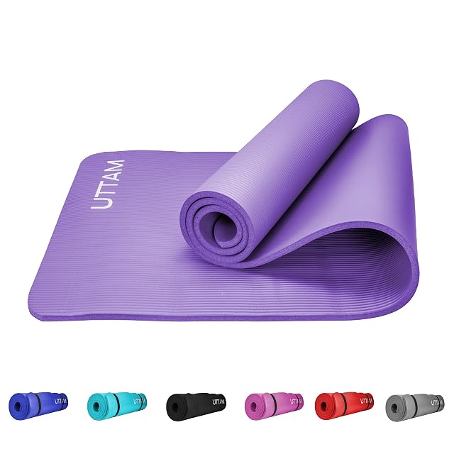 Tappetino da yoga UTTAM viola in schiuma extra spessa arrotolato con una cinghia da viaggio